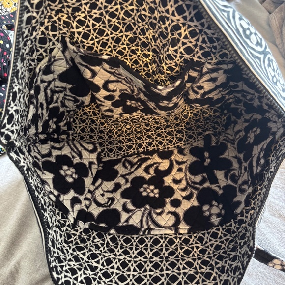 MATCHING NEVER USED VERA BRADLEY TOTE AND DUFFLE FOR SALE - Picture 6 of 6